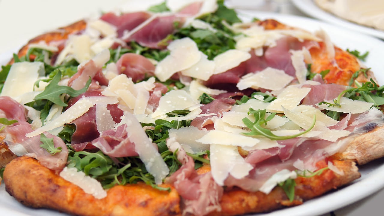 Alcuni pelati per la pizza hanno zucchero aggiunto: come accorgersene