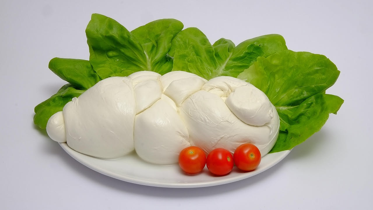Come si riconosce una mozzarella buona guardandola al taglio