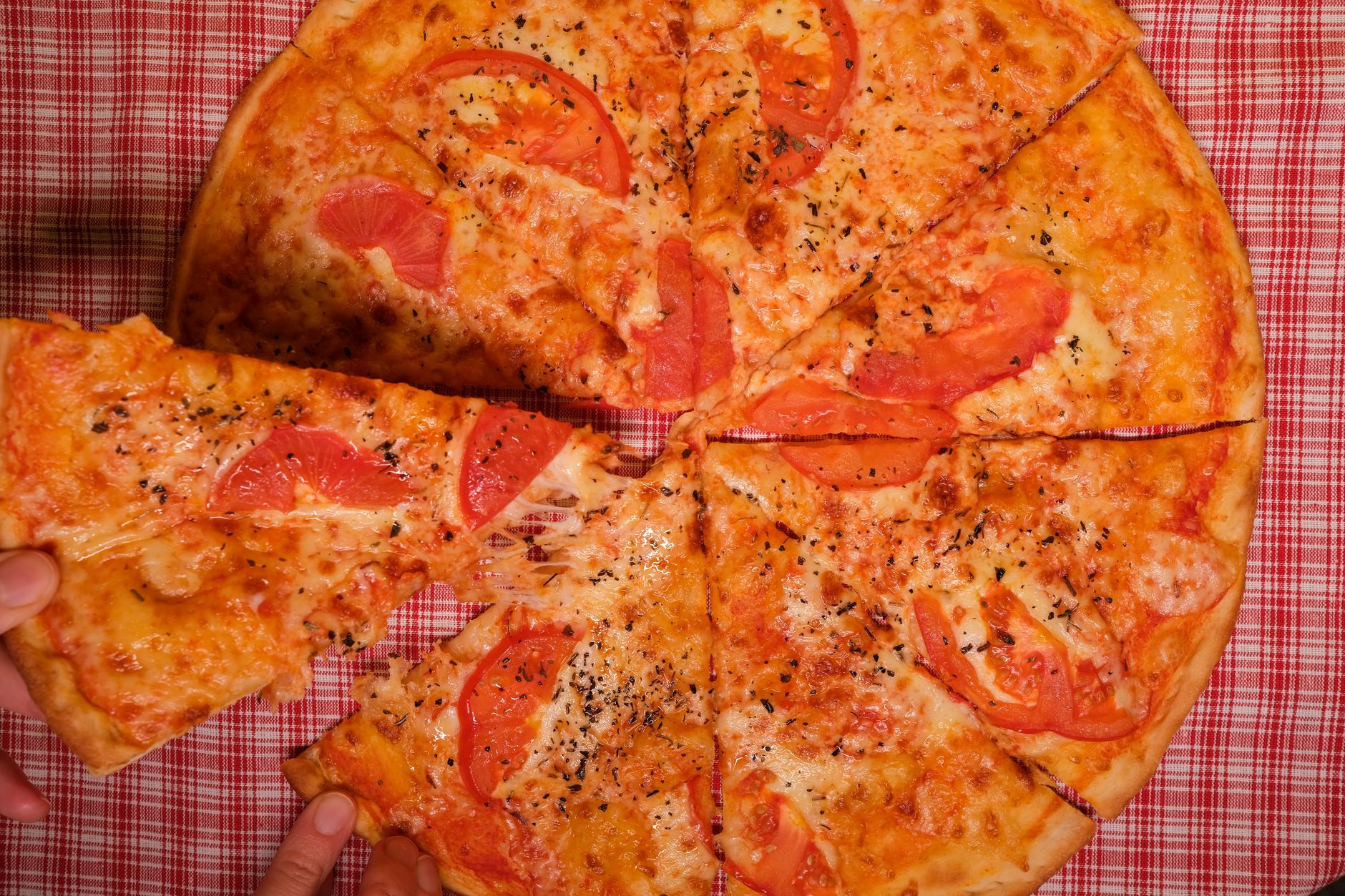 La pizza al taglio peggiora con le ore: quanto resiste davvero