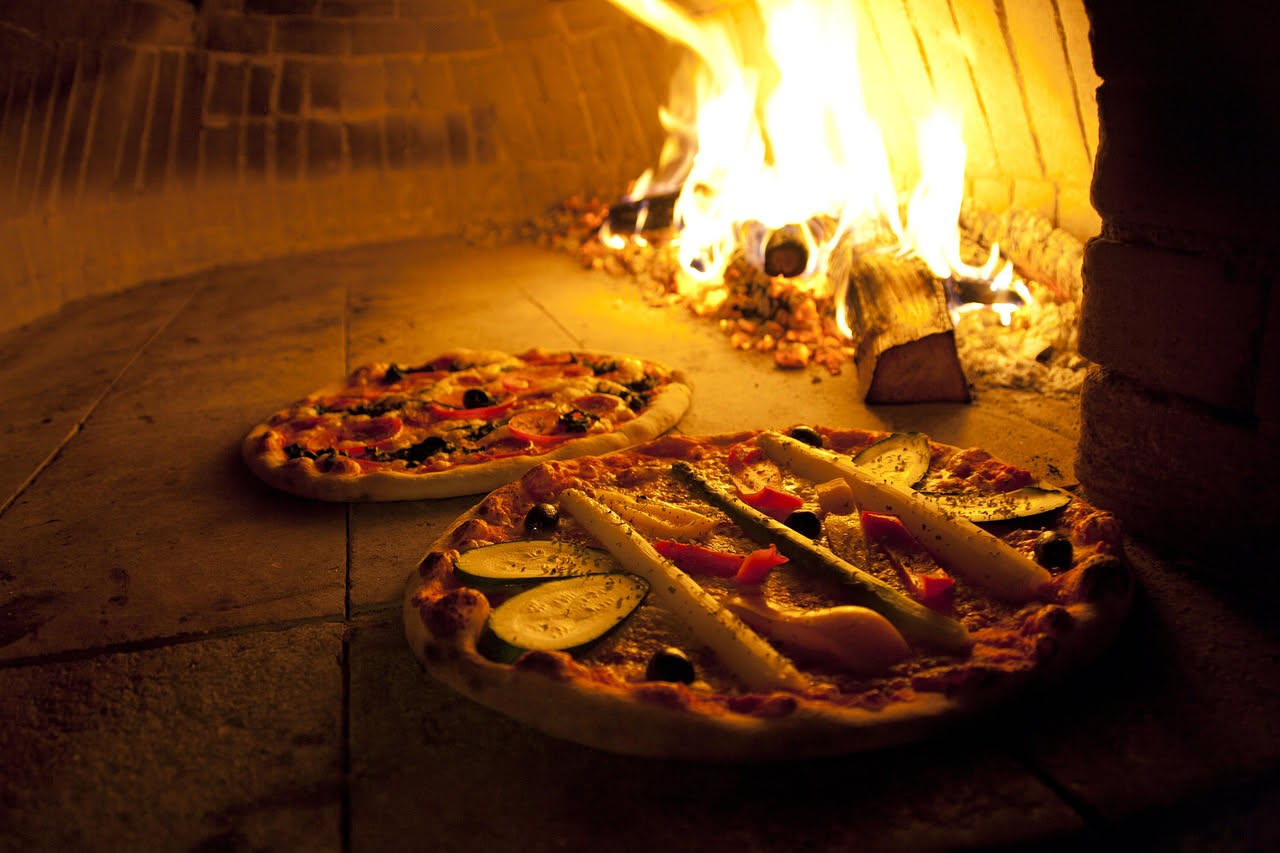 Lo stufo di rame: come si teneva calda la pizza prima dei cartoni