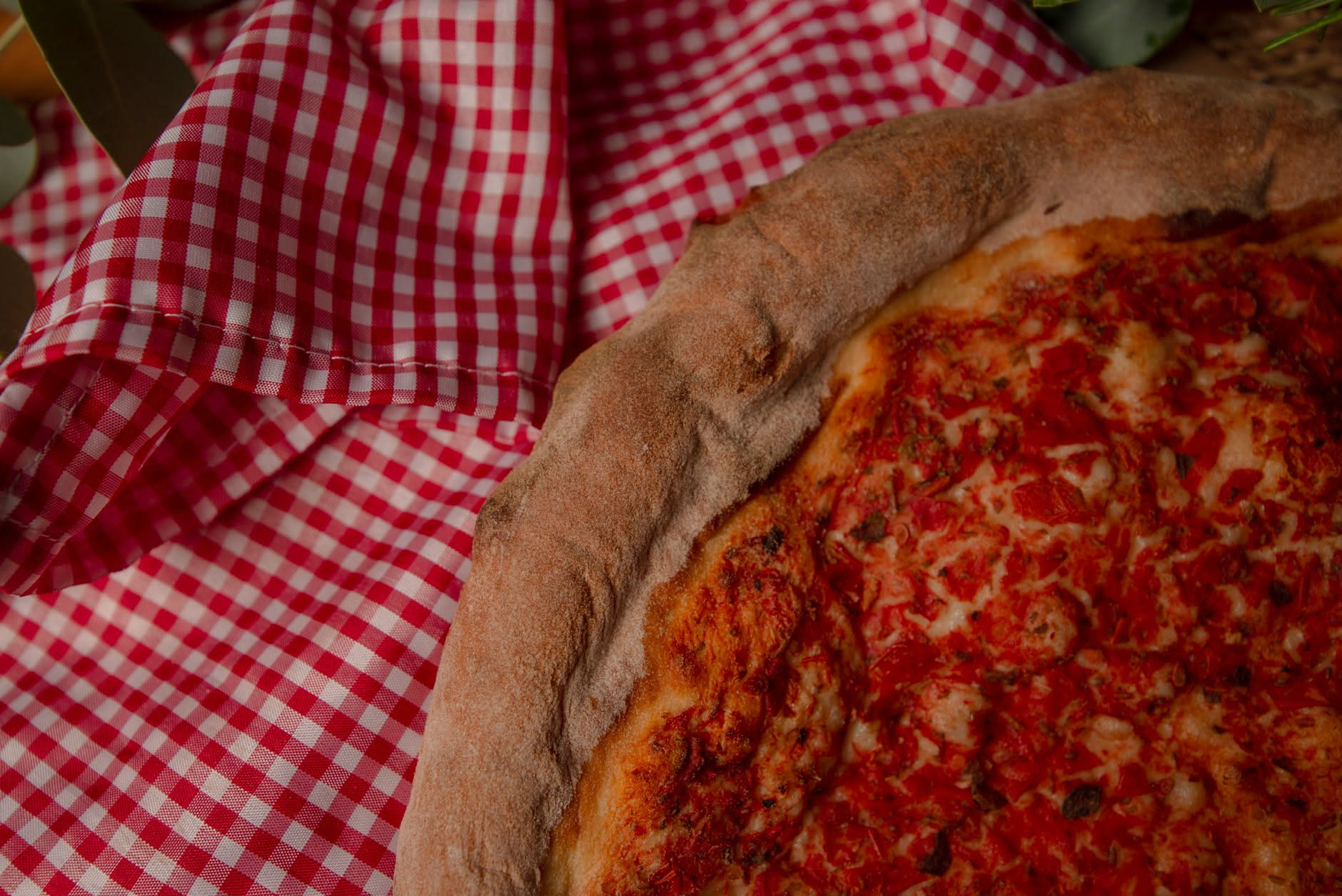 Pizza fatta in casa: la guida completa dall'impasto al forno