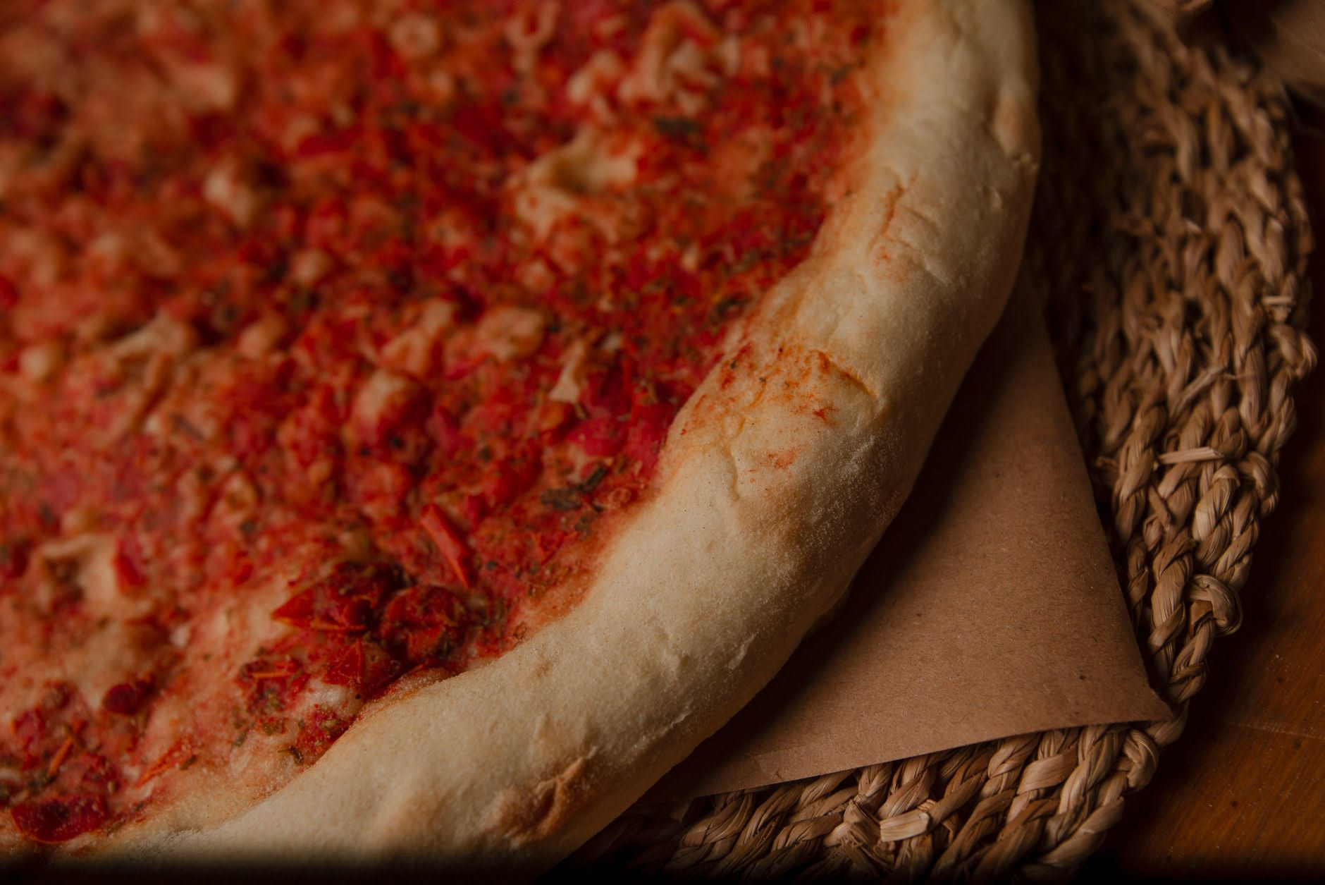 Pizza scima abruzzese incisa a rombi appena sfornata